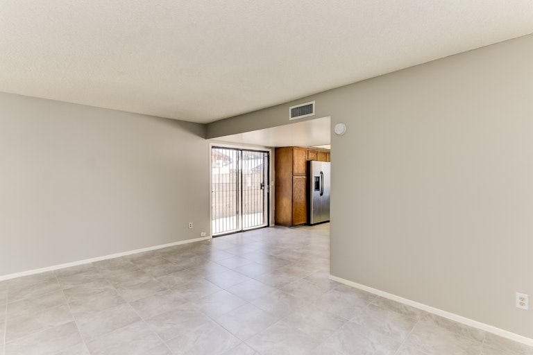 Photo 9 of 27 - 5056 N 71st Ave, Glendale, AZ 85303
