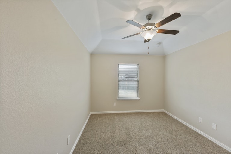 Photo 13 of 26 - 14313 Mariposa Lily Ln, Haslet, TX 76052