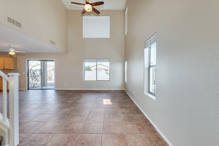 Photo 13 of 33 - 1210 W Agrarian Hills Dr, San Tan Valley, AZ 85143