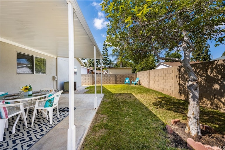 Photo 19 of 36 - 331 Monterey Cir, Placentia, CA 92870