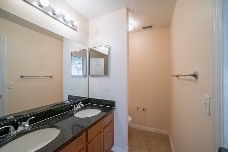 Photo 4 of 19 - 226 Windrose Dr, Orlando, FL 32824