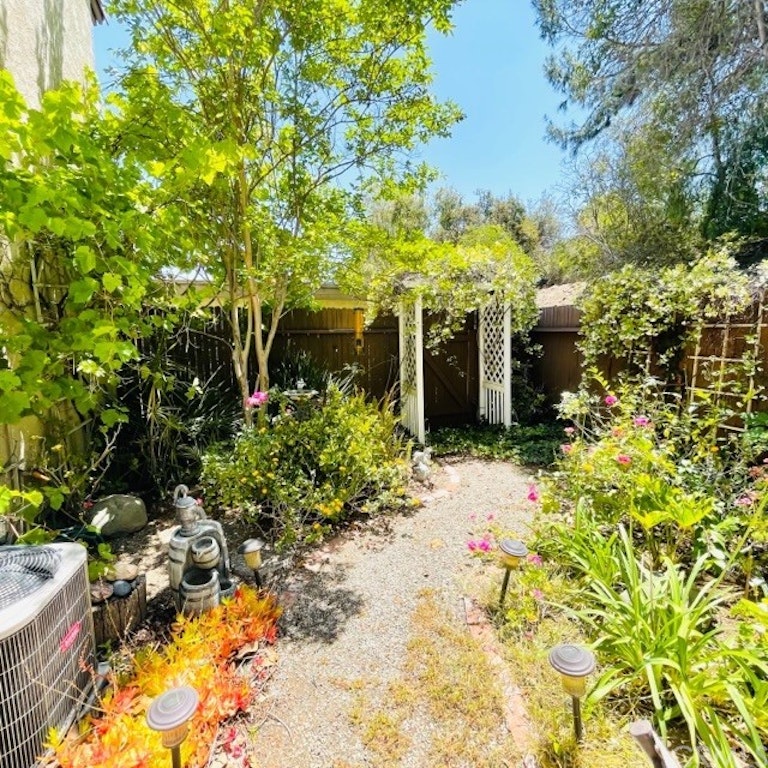 Photo 21 of 24 - 267 S Camino De Naranjas, Anaheim, CA 92807