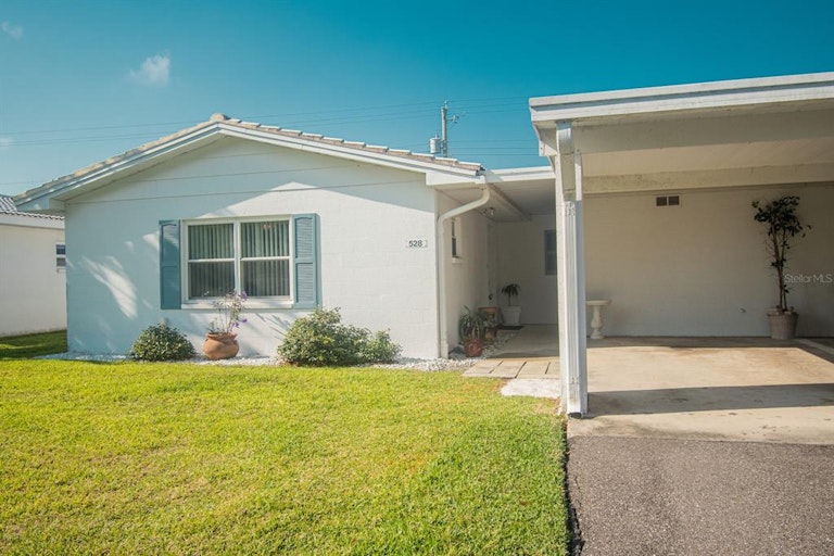 Photo 1 of 23 - 528 Cameo Dr #528, Lakeland, FL 33803