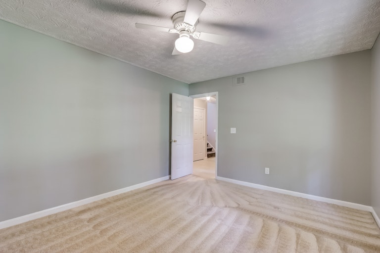 Photo 22 of 27 - 143 Stoneview Dr, Hoschton, GA 30548