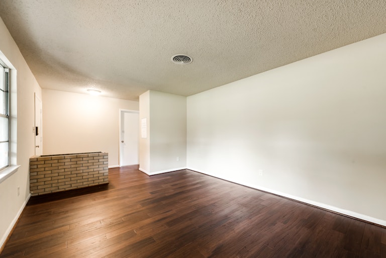Photo 13 of 24 - 5729 Wedgmont Cir N, Fort Worth, TX 76133