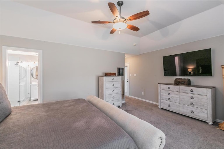 Photo 16 of 40 - 4805 Campfire Ct, Fort Worth, TX 76244
