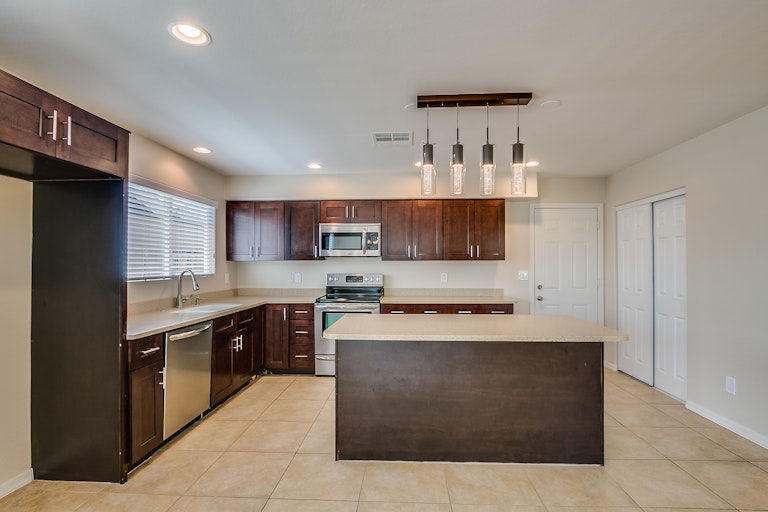 Photo 6 of 22 - 3027 W Daley Ln, Phoenix, AZ 85027
