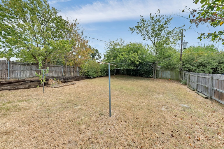 Photo 20 of 20 - 7374 Beckwood Dr, Fort Worth, TX 76112