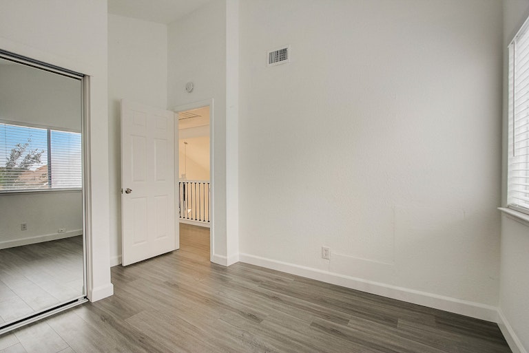 Photo 27 of 35 - 4052 Tawny Meadow Way, Antelope, CA 95843