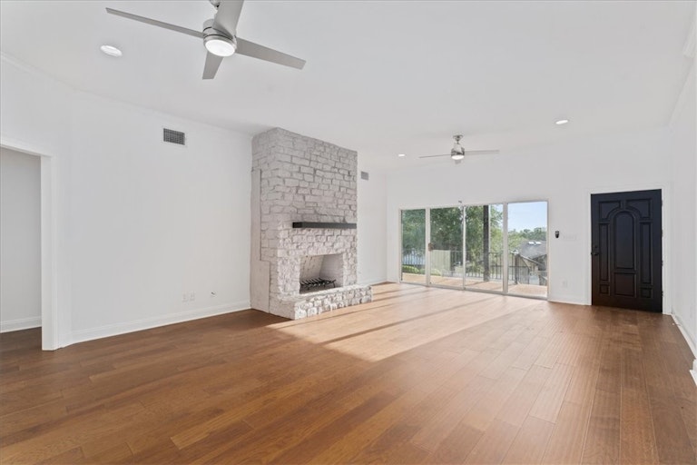 Photo 5 of 34 - 411 Seawind, Lakeway, TX 78734