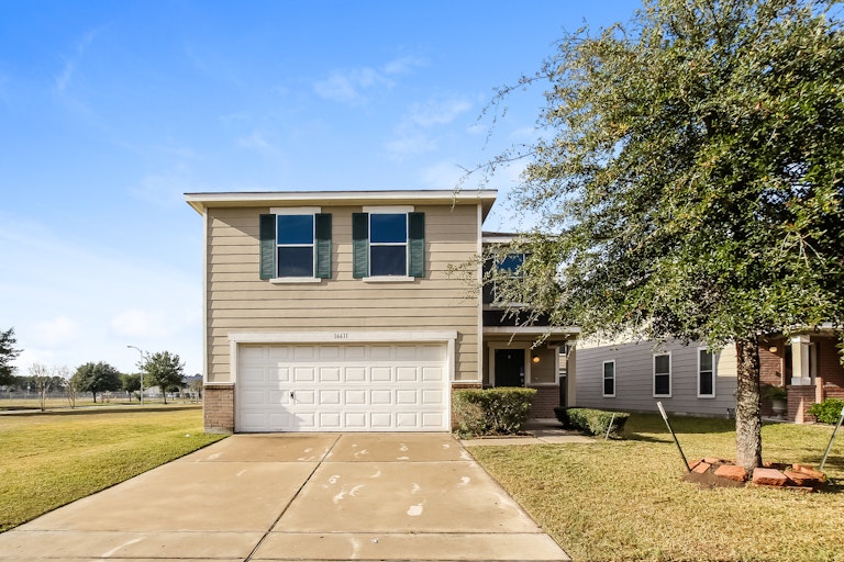 Photo 4 of 28 - 16611 Burnell Oaks Ln, Houston, TX 77090