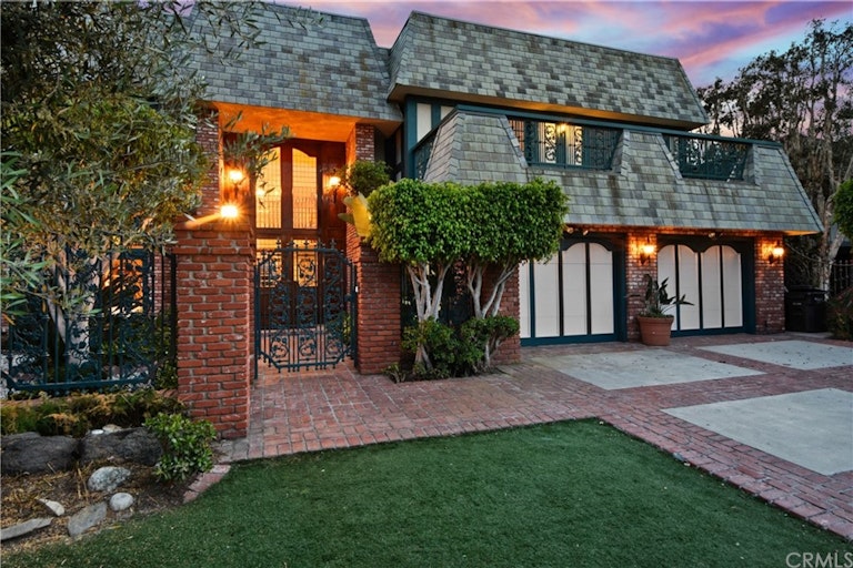 Photo 3 of 45 - 3682 Escapade Cir, Huntington Beach, CA 92649