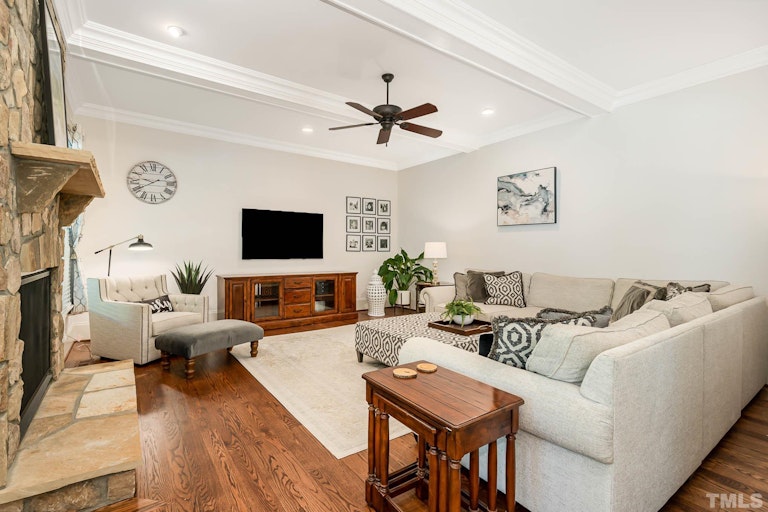 Photo 10 of 40 - 2604 Drommore Ln, Raleigh, NC 27614