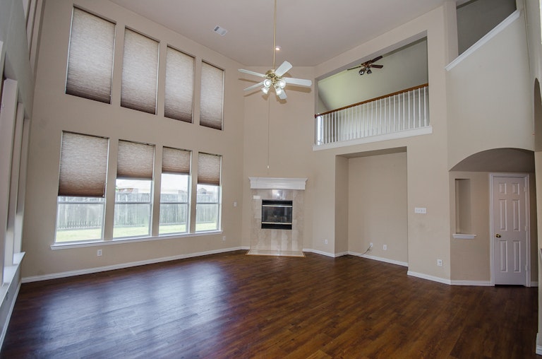 Photo 5 of 43 - 9714 Pinehurst Dr, Rowlett, TX 75089