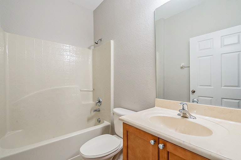 Photo 19 of 28 - 530 Parsley Ct, Kissimmee, FL 34759