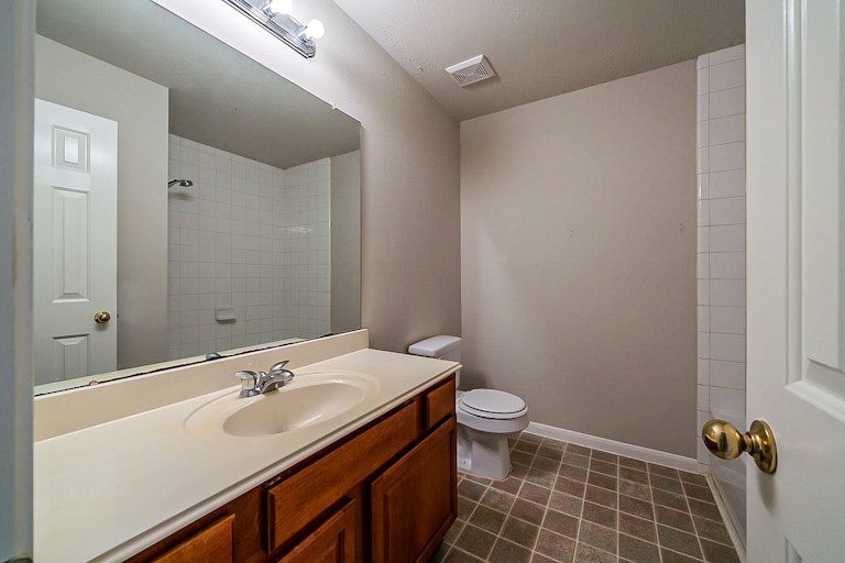 Photo 28 of 35 - 2731 Briarloch Ln, Houston, TX 77073
