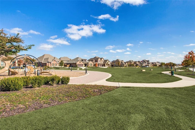 Photo 31 of 33 - 2404 Carrington Dr, Mansfield, TX 76063