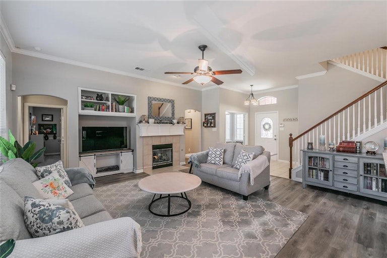 Photo 8 of 40 - 4805 Campfire Ct, Fort Worth, TX 76244