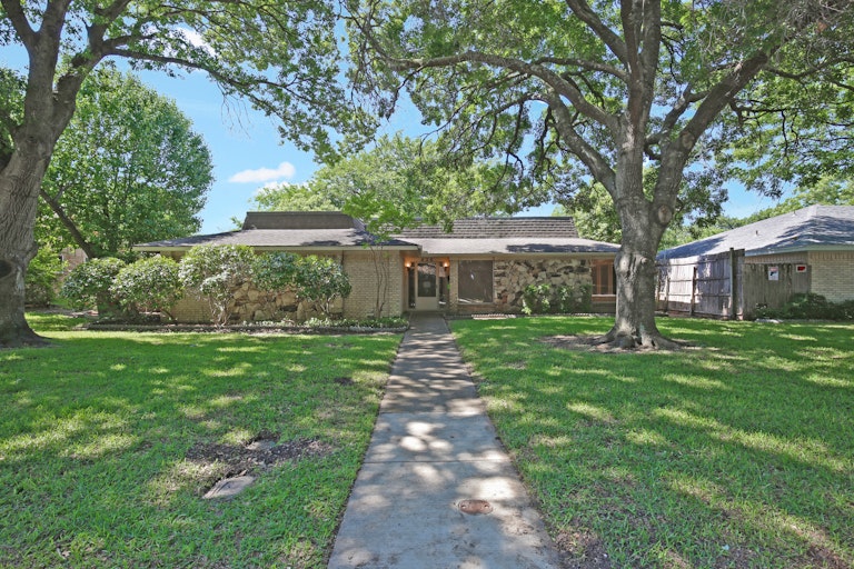 Photo 27 of 52 - 626 Flamingo Way, Duncanville, TX 75116