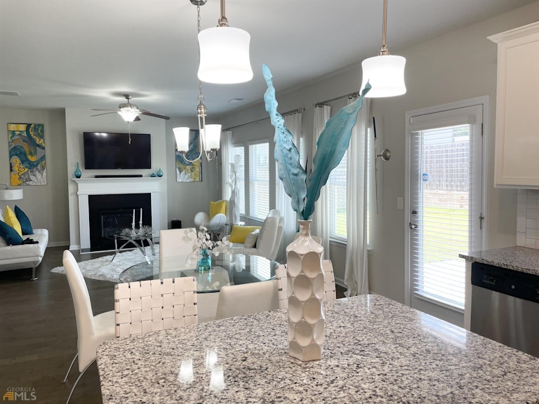 Photo 13 of 49 - 2277 Annes Lake Cir, Lithonia, GA 30058