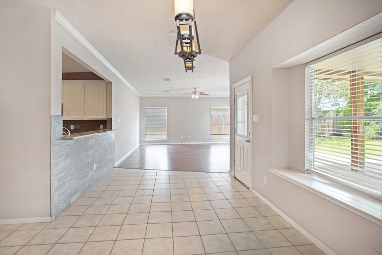 Photo 9 of 17 - 11919 Lakewood Hills Dr, Tomball, TX 77377