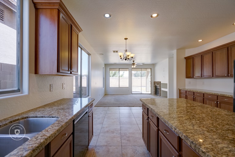 Photo 11 of 34 - 18016 W Paradise Ln, Surprise, AZ 85388