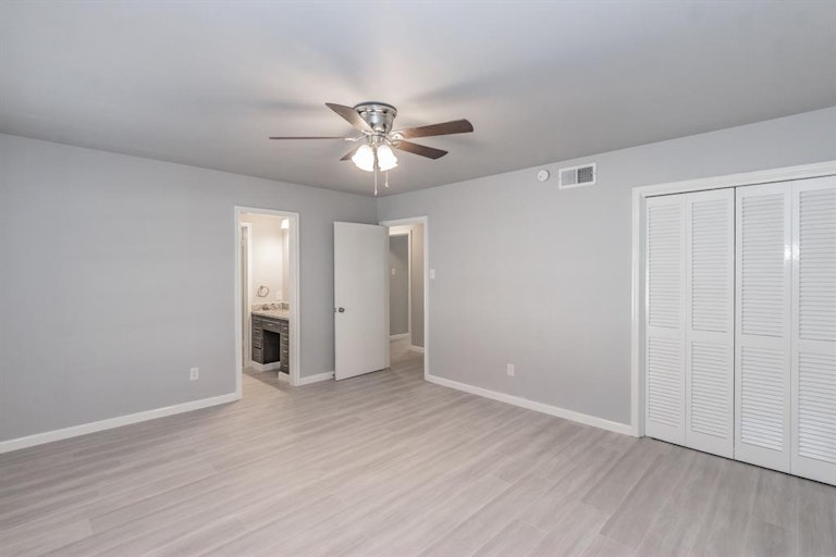 Photo 31 of 40 - 519 Parkwood Dr, Dallas, TX 75224