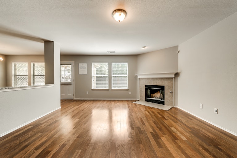 Photo 5 of 28 - 10141 Placid Dr, McKinney, TX 75072