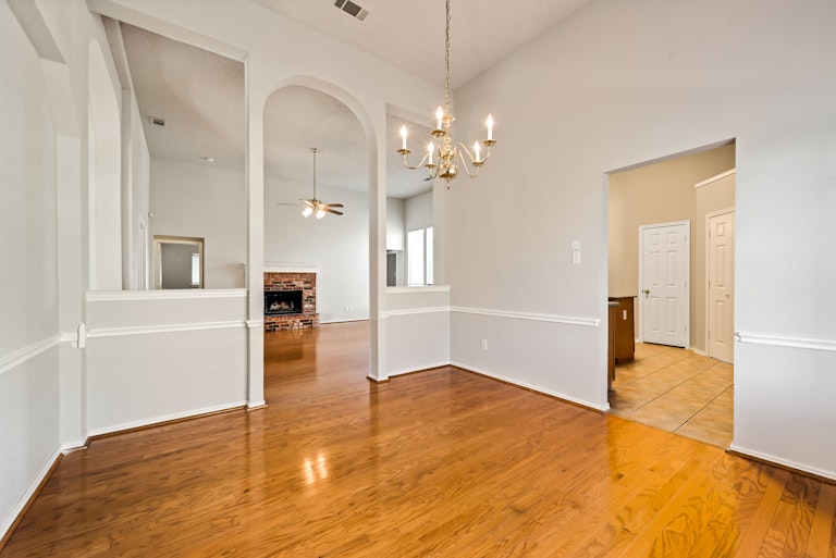 Photo 5 of 28 - 2705 Granite Ave, Sachse, TX 75048