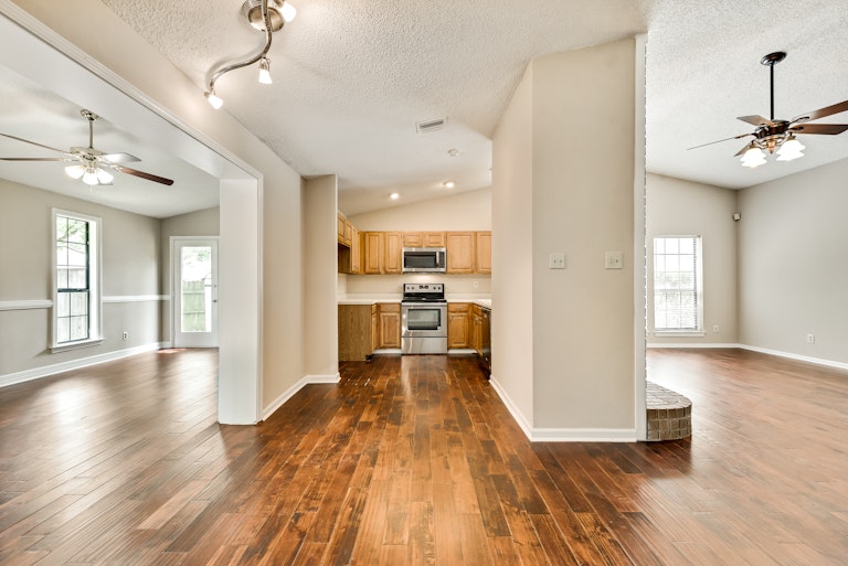 Photo 11 of 25 - 2705 Fountainview Dr, Corinth, TX 76210