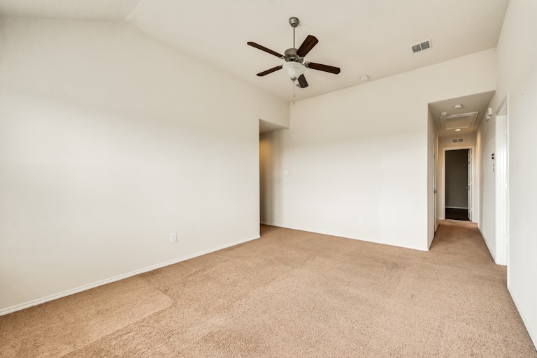 Photo 12 of 28 - 14000 Zippo Way, Haslet, TX 76052