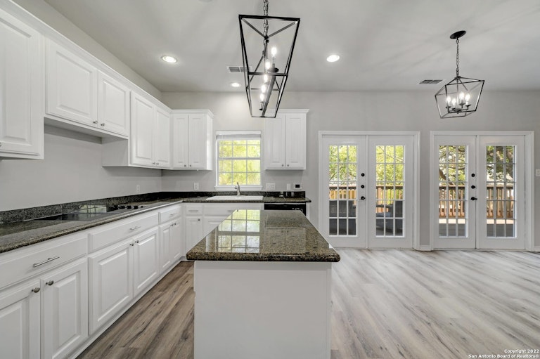 Photo 12 of 32 - 16218 Robinwood Ln, San Antonio, TX 78248