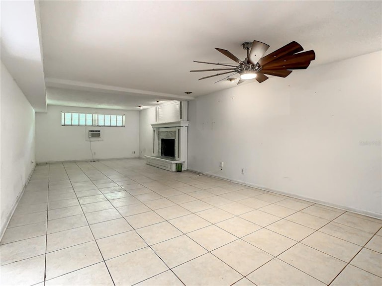Photo 14 of 47 - 5220 Kings Ct, Orlando, FL 32810