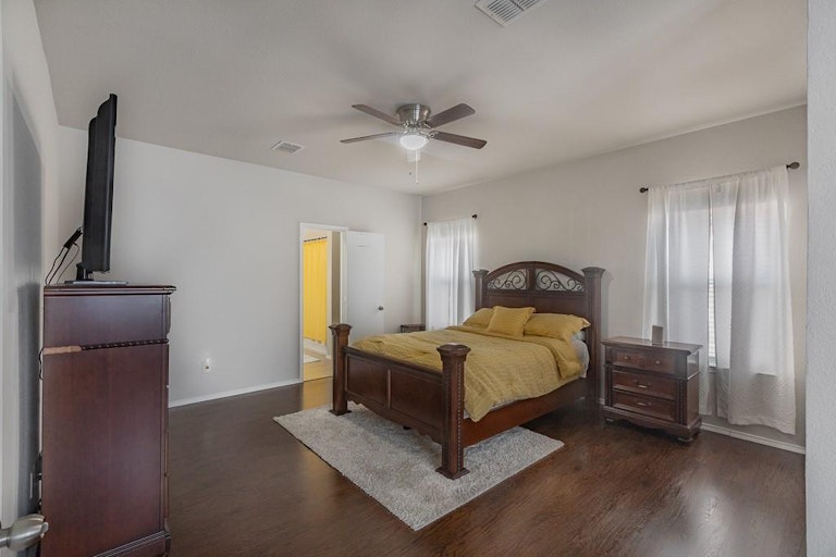 Photo 17 of 36 - 2854 Gospel Dr, Dallas, TX 75237