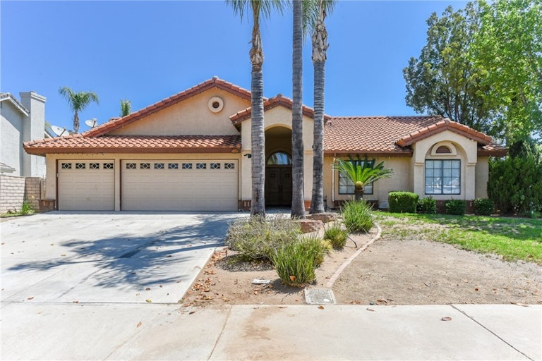 Photo 2 of 46 - 184 Cannon Rd, Riverside, CA 92506
