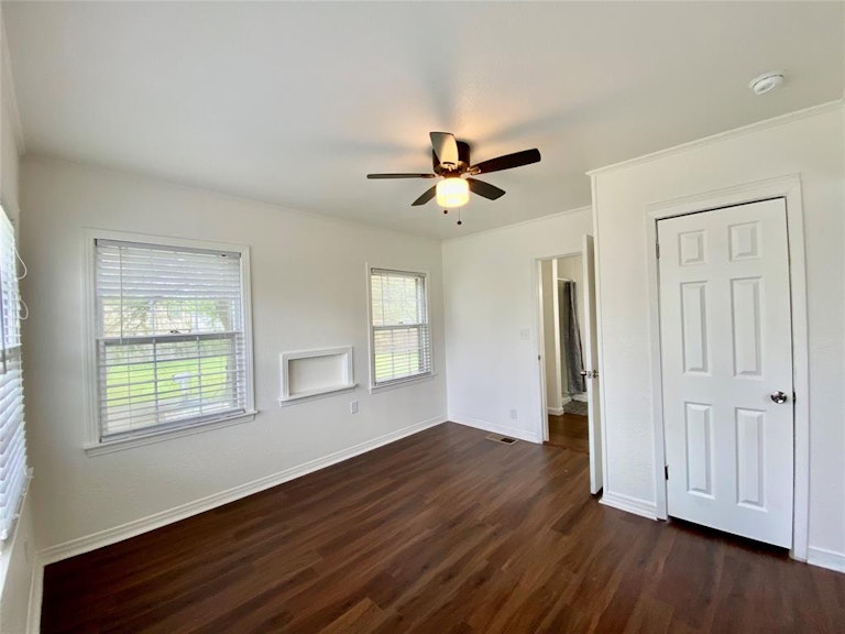 Photo 12 of 22 - 703 N Washington St, Farmersville, TX 75442