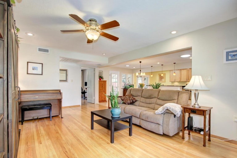 Photo 15 of 87 - 4501 Moddison Ave, Sacramento, CA 95819