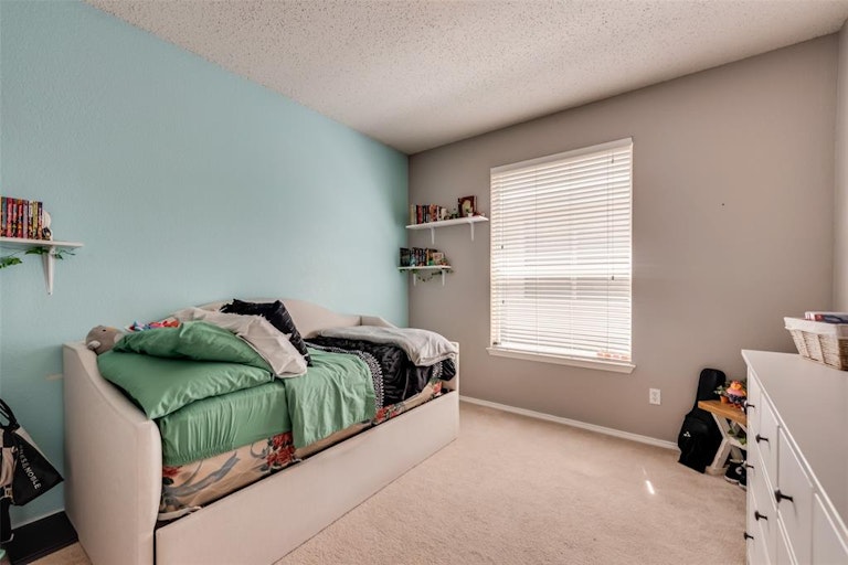 Photo 18 of 27 - 5910 Creek Crossing Ln, Sachse, TX 75048