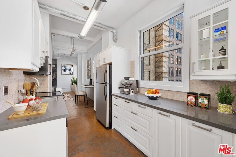Photo 6 of 30 - 215 W 7th St #801, Los Angeles, CA 90014