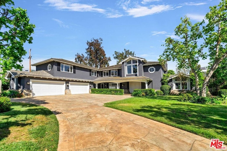 Photo 4 of 43 - 11706 Chaparal St, Los Angeles, CA 90049