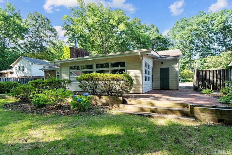 Photo 27 of 38 - 408 Chadwick Dr, Raleigh, NC 27609