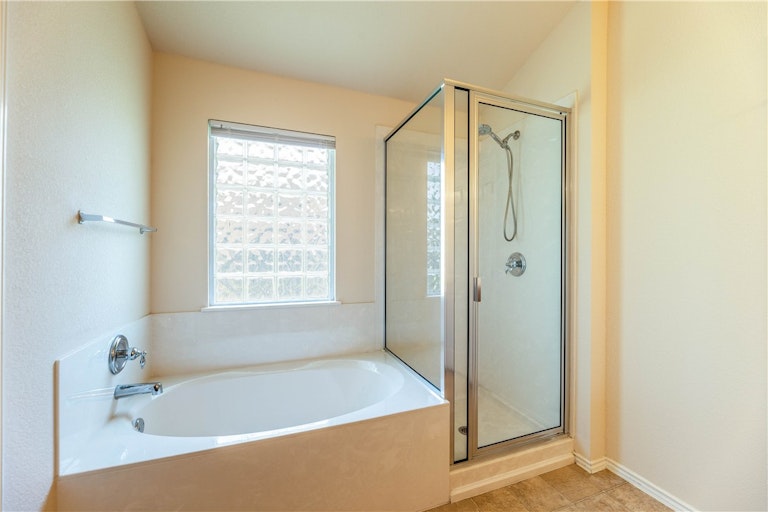 Photo 23 of 33 - 3216 Winding River Trl, Round Rock, TX 78681