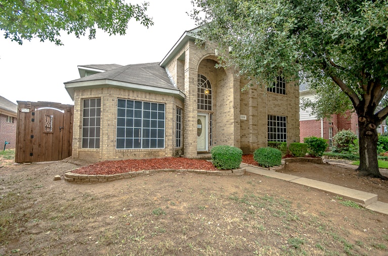 Photo 4 of 30 - 1209 Michael Ave, Lewisville, TX 75077