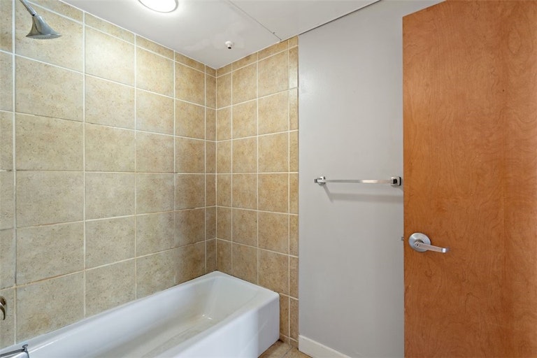 Photo 19 of 32 - 711 W 26th St #701, Austin, TX 78705
