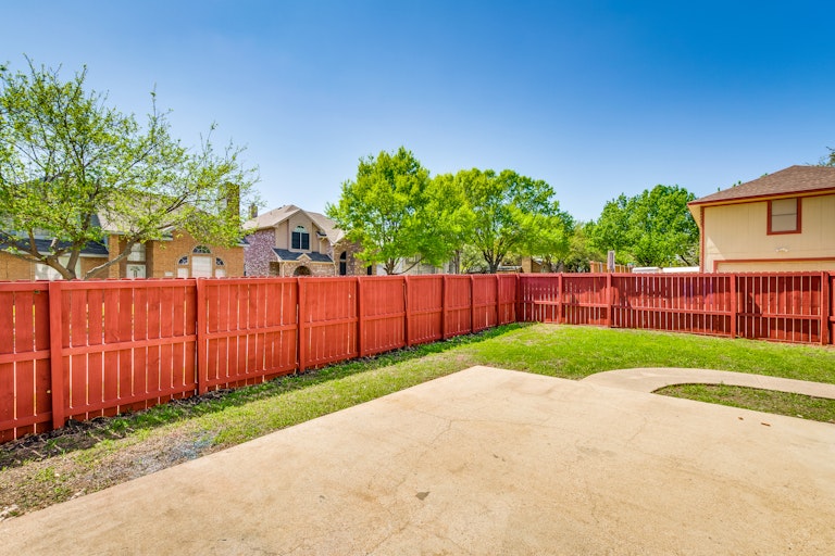 Photo 27 of 28 - 3917 Lois Cir, Rowlett, TX 75088