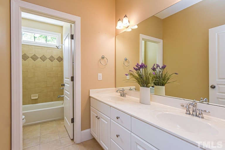 Photo 13 of 34 - 3912 Heritage View Trl, Wake Forest, NC 27587