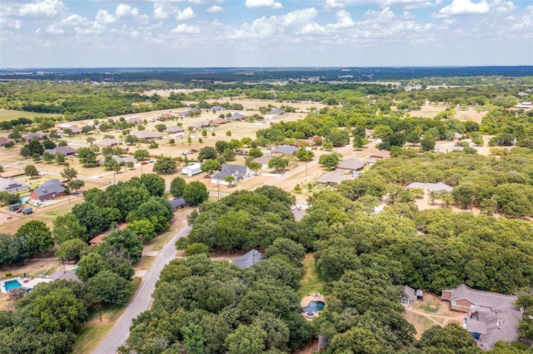 Photo 40 of 40 - 312 Emerald Ct, Burleson, TX 76028