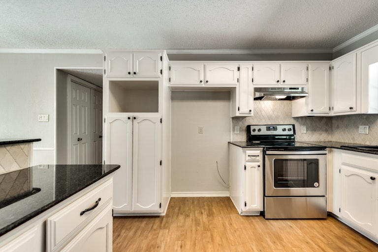 Photo 9 of 26 - 3615 Dalton Dr, Corinth, TX 76208