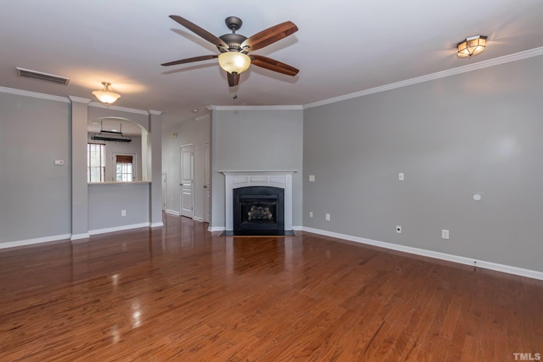 Photo 4 of 21 - 895 Cupola Dr, Raleigh, NC 27603