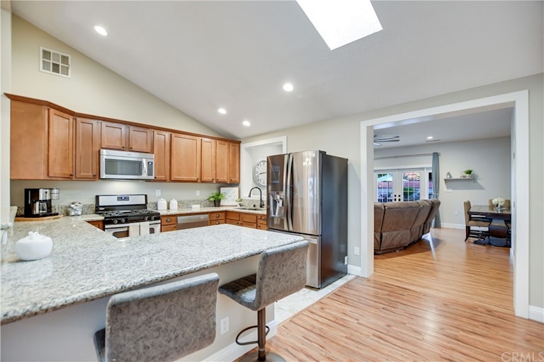 Photo 12 of 50 - 1986 Peyton Rd, La Verne, CA 91750